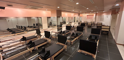 はなれスタジオBearsi甲子園店内　マシンピラティススタジオ